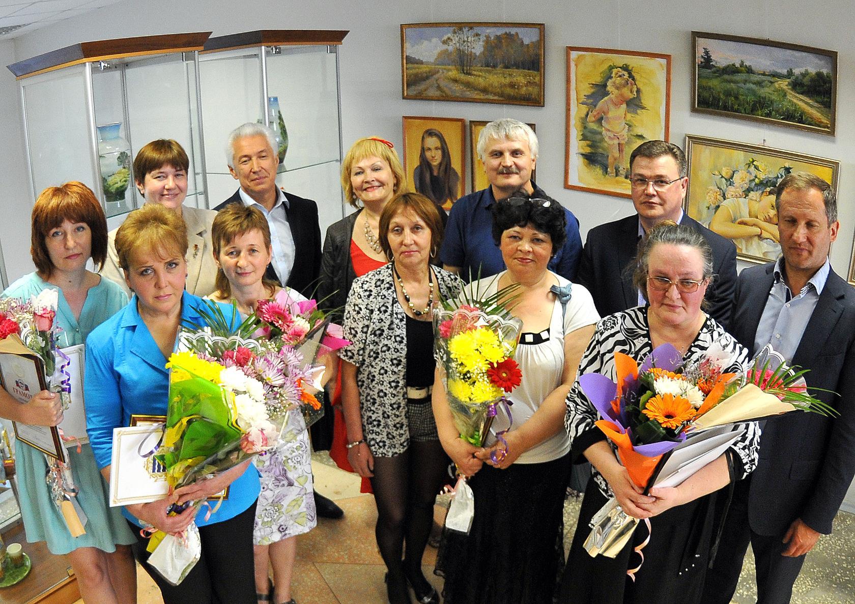 Выставка Конаковского фаянса в городской библиотеке.. Конаковский фаянс